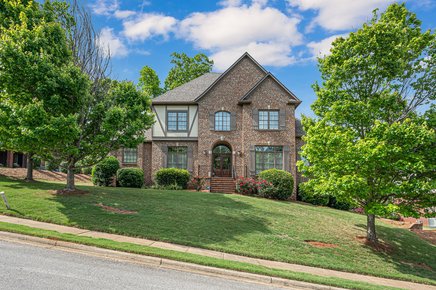 Virtual Tour of Birmingham Metro Real Estate Listing For Sale | 1437 Scout Trace, Hoover, AL 35244